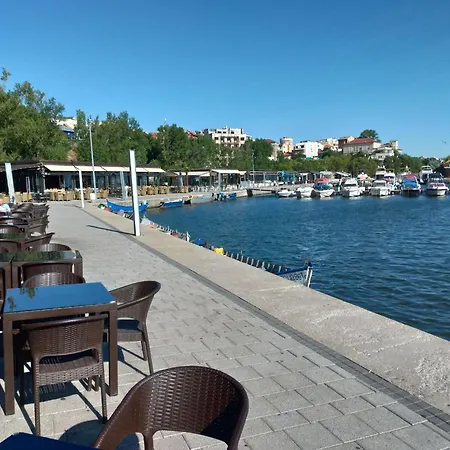 3 Rooms, Nearby Casino, Cliff, Port, Aquarium, Beach, Ovidius Square Apartmán