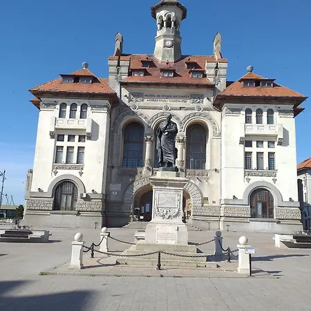3 Rooms, Nearby Casino, Cliff, Port, Aquarium, Beach, Ovidius Square Apartmán