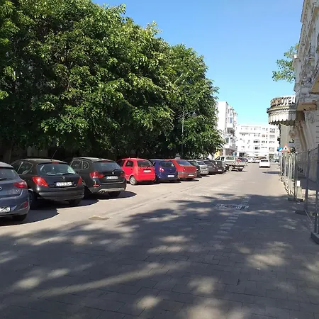 3 Rooms, Nearby Casino, Cliff, Port, Aquarium, Beach, Ovidius Square Apartamento Constança